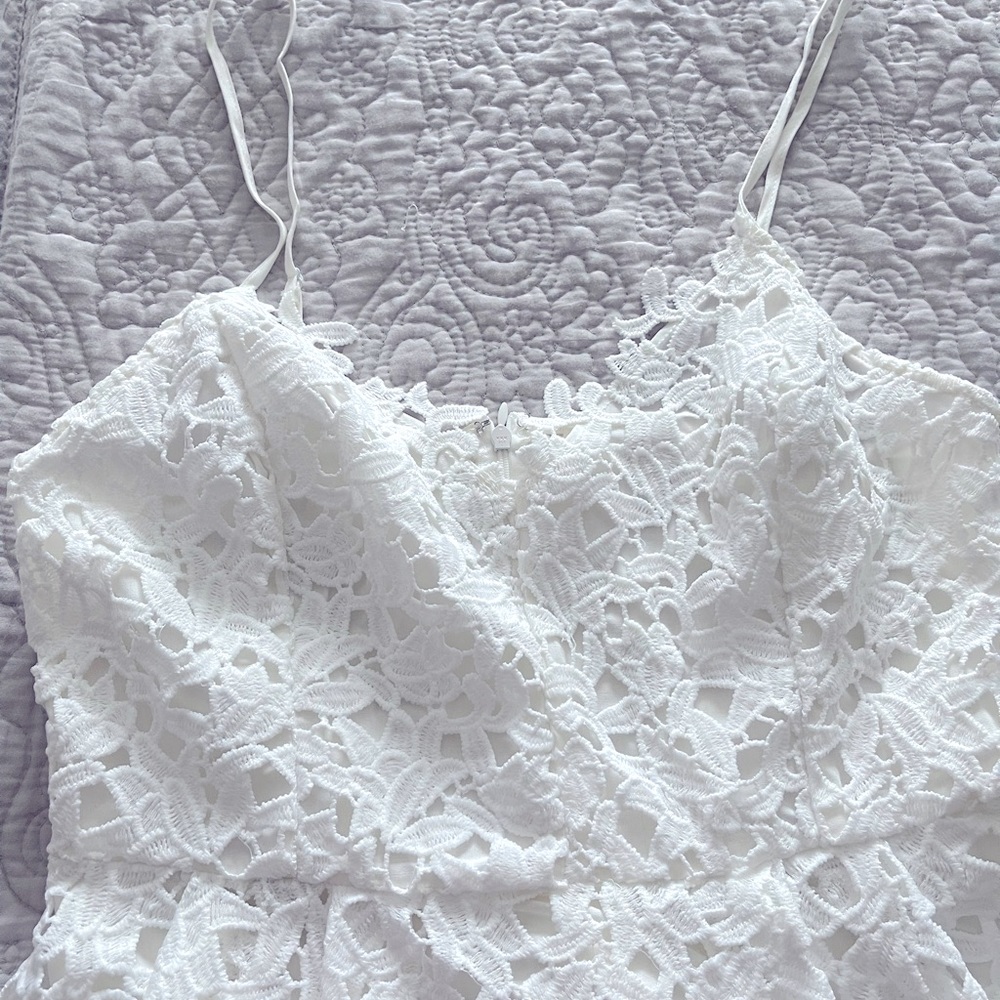 STUNNING white lace dress never worn.
